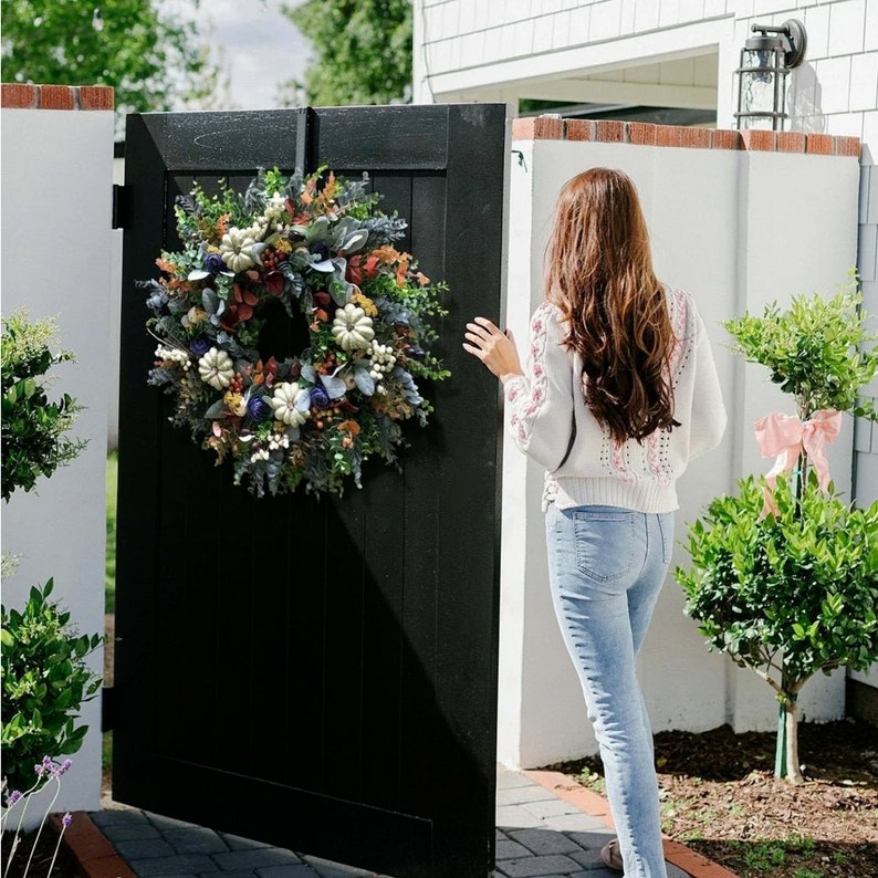 Ranunculus Velvet White Pumpkin Wreath